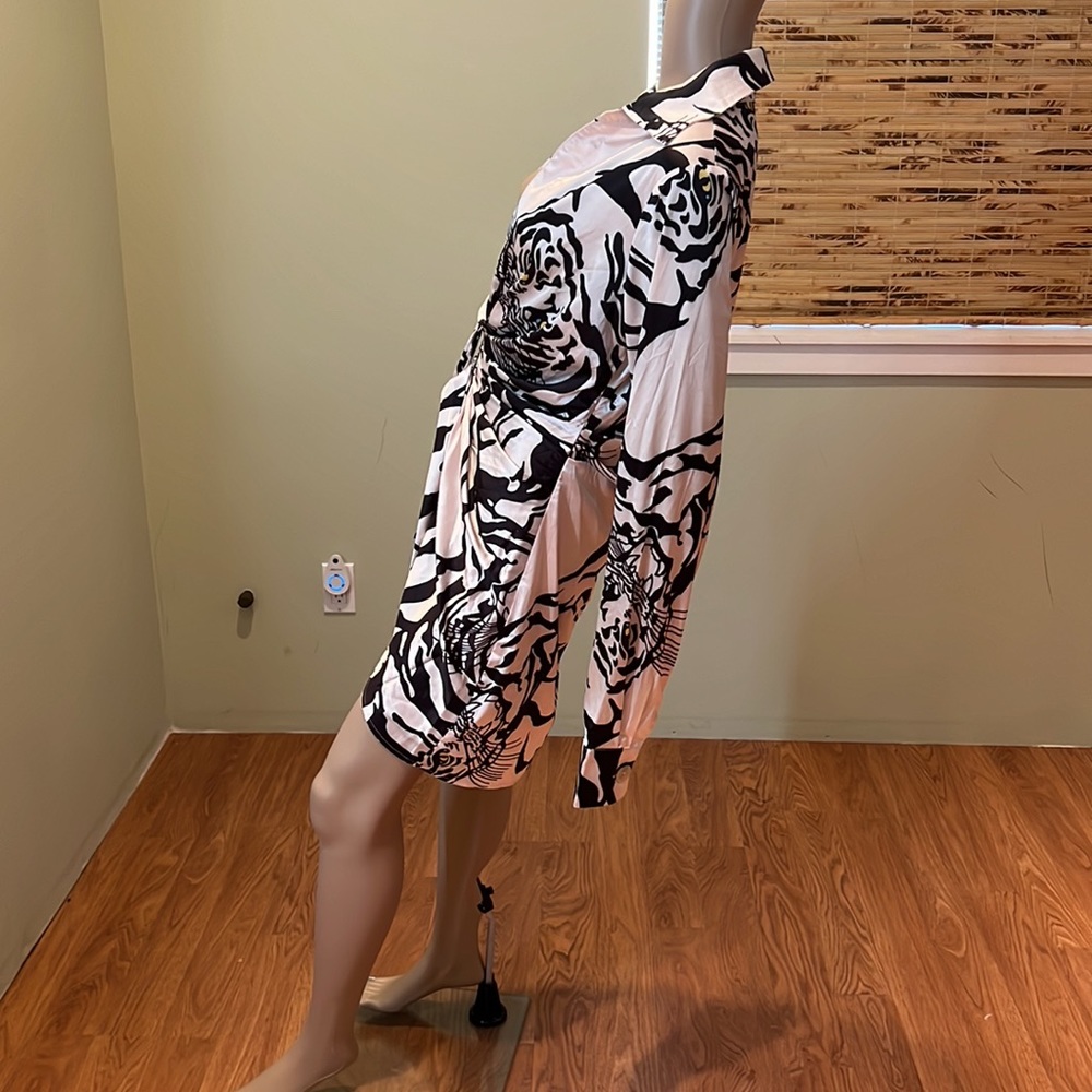 Akira She's Dangerous Low V Mini Dress Ivory Colored With Lion Faces Size XL - Picture 4 of 10